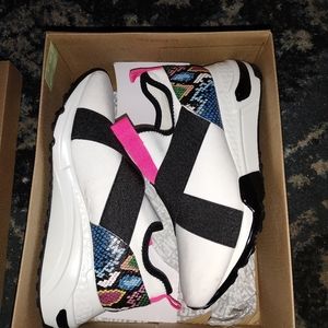 Steve Madden cryme, size 9